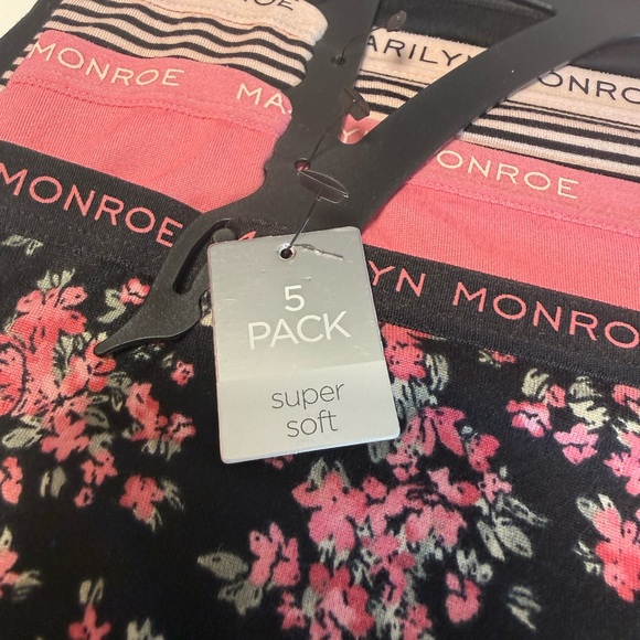 🆕Marilyn Monroe Super Soft Panties SZ L NEW - Picture 3 of 5